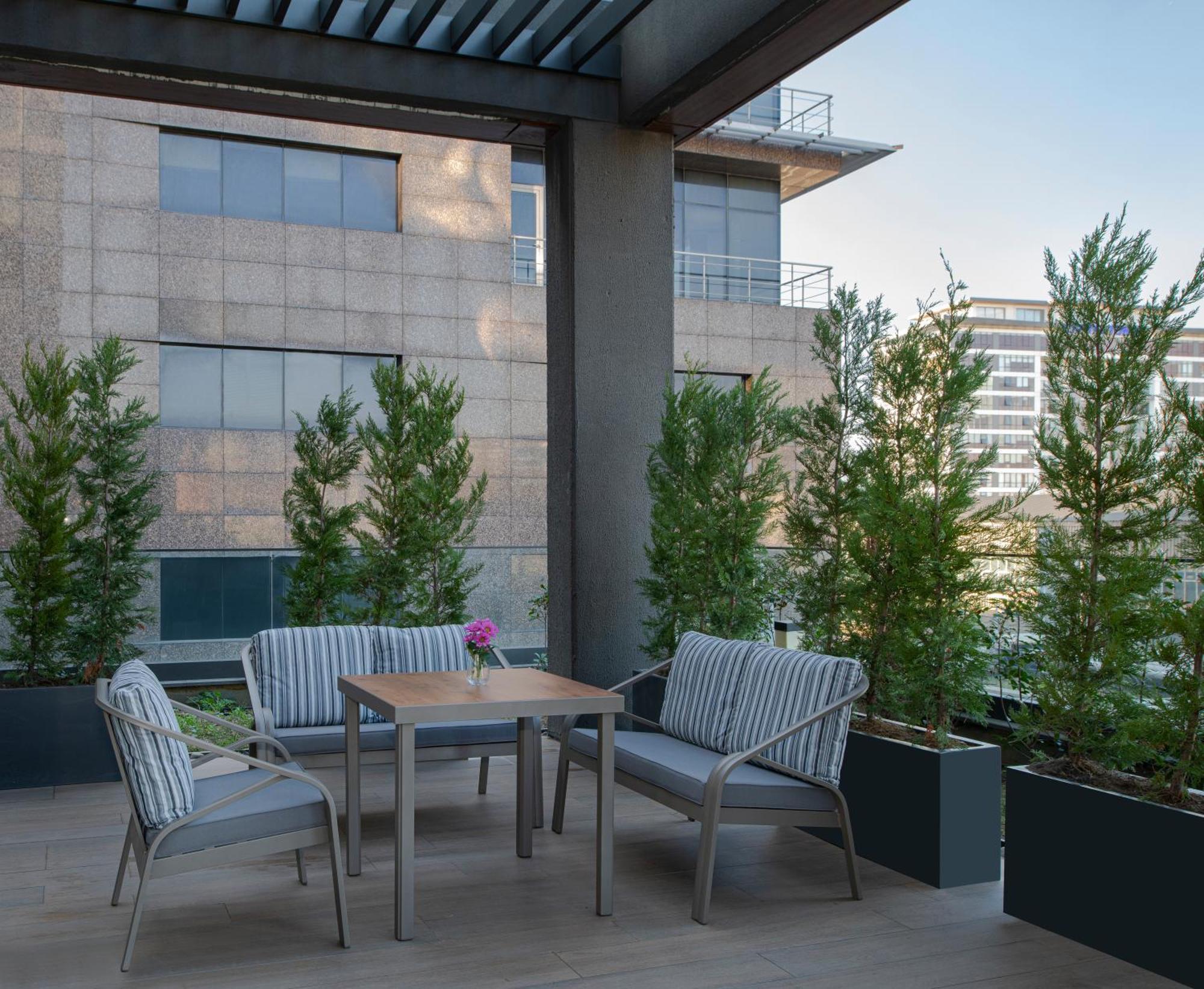 Movenpick Living Istanbul Hotell Exteriör bild A 3D rendering of a patio