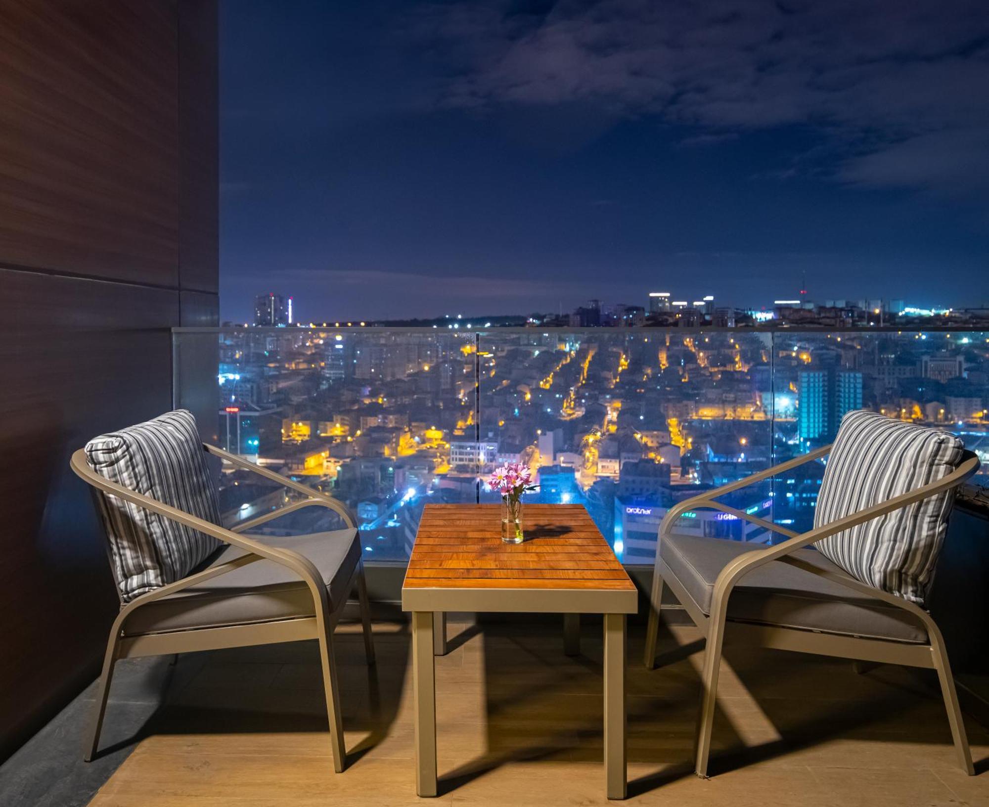 Movenpick Living Istanbul Hotell Exteriör bild View from the balcony of a suite