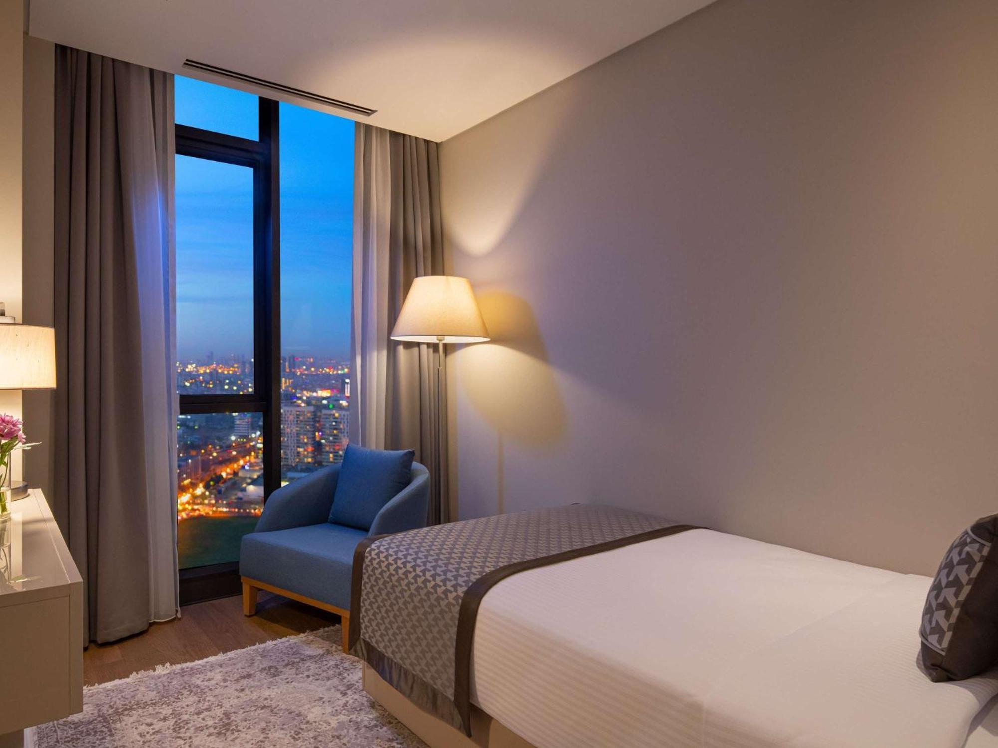 Movenpick Living Istanbul Hotell Exteriör bild A bedroom at the hotel