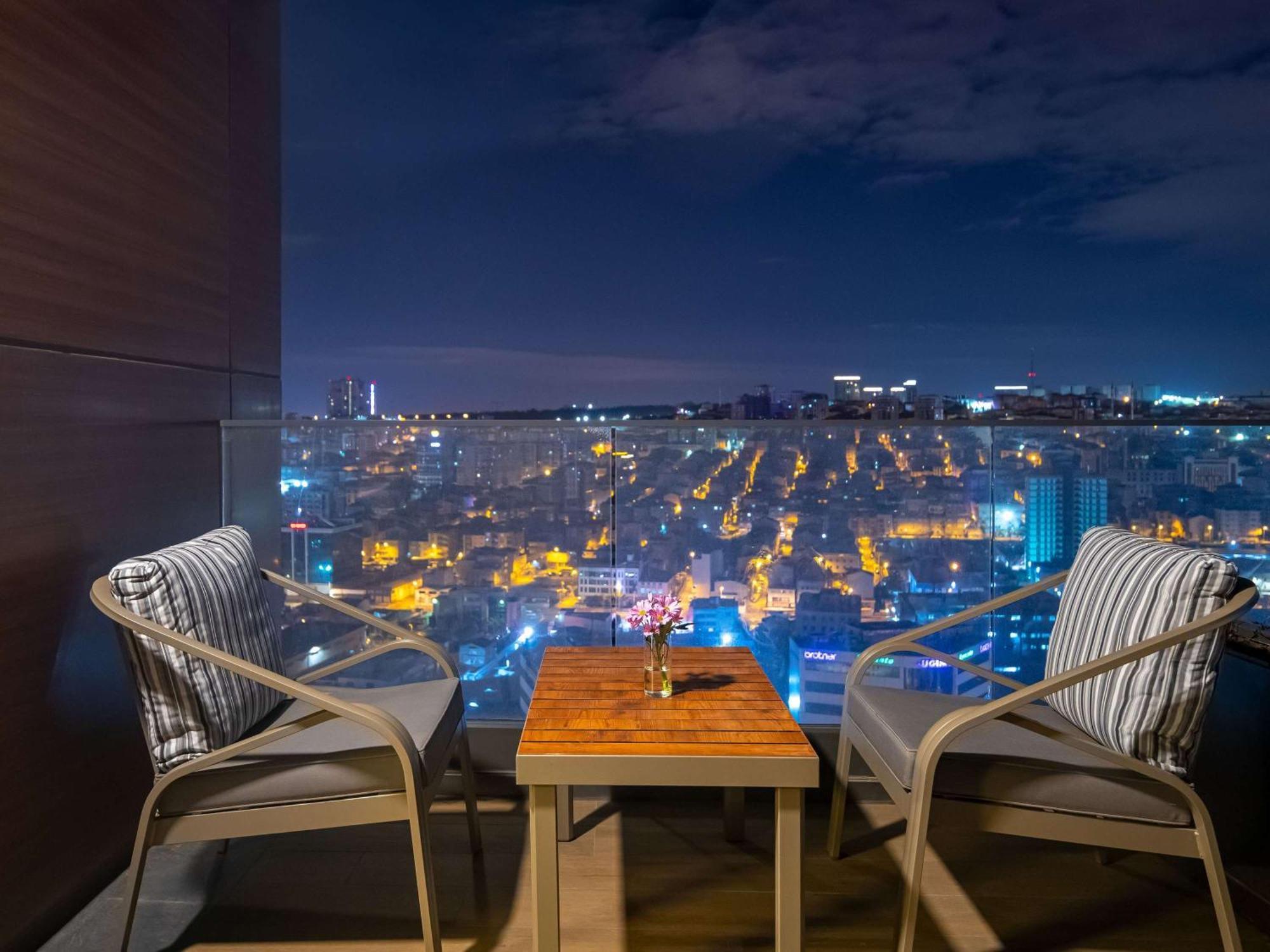 Movenpick Living Istanbul Hotell Exteriör bild View from the balcony of a suite at the hotel
