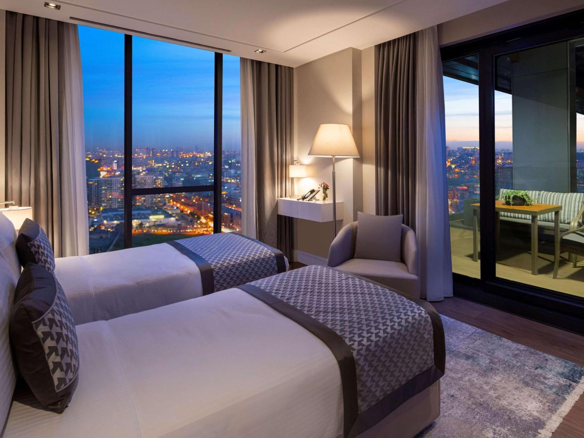 Movenpick Living Istanbul Hotell Exteriör bild Deluxe Room
