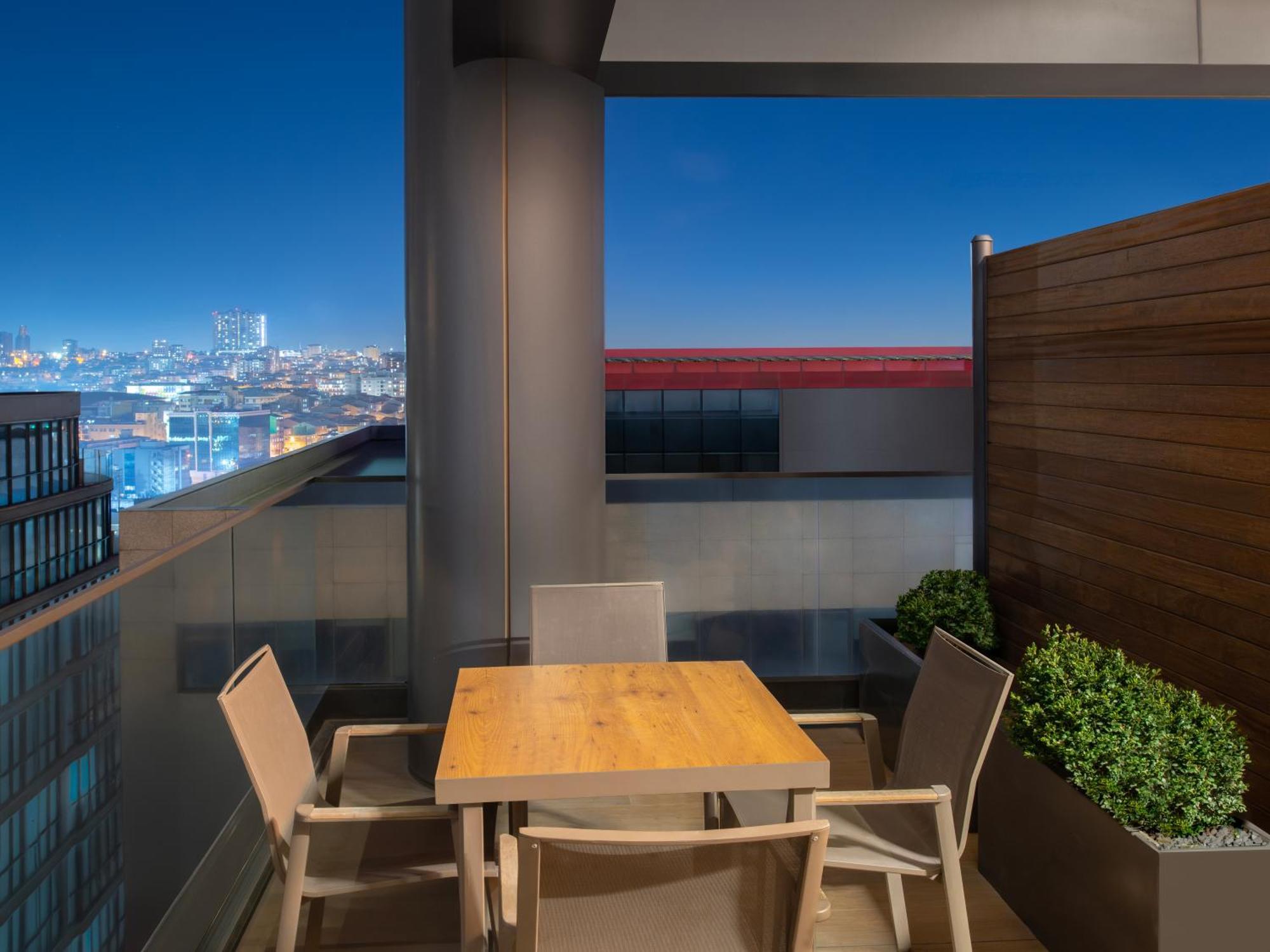 Movenpick Living Istanbul Hotell Exteriör bild