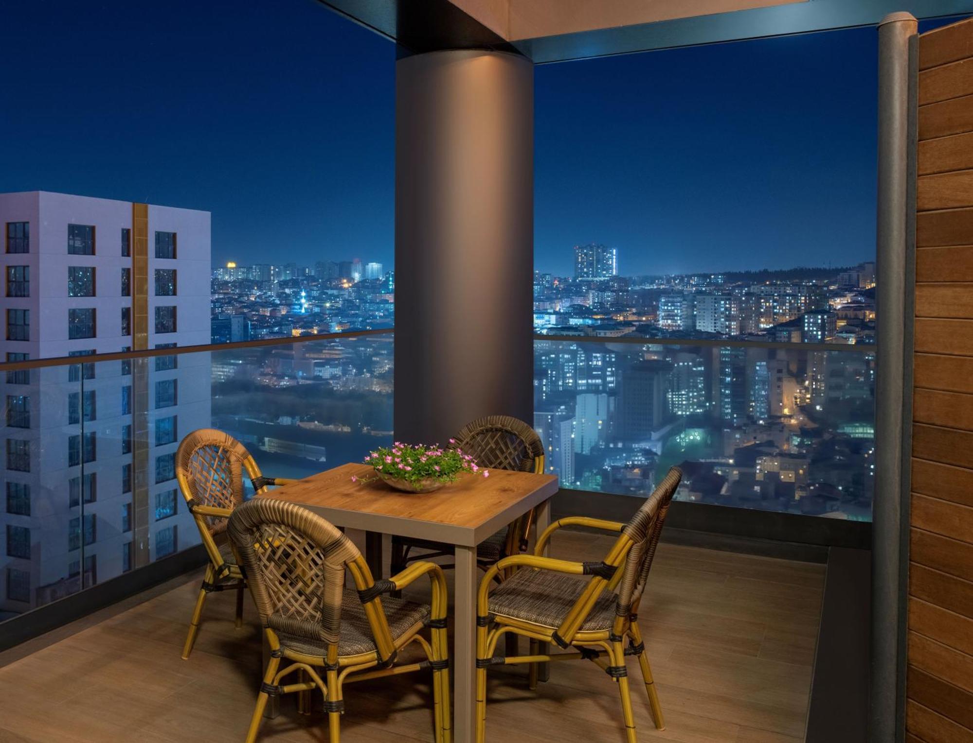Movenpick Living Istanbul Hotell Exteriör bild