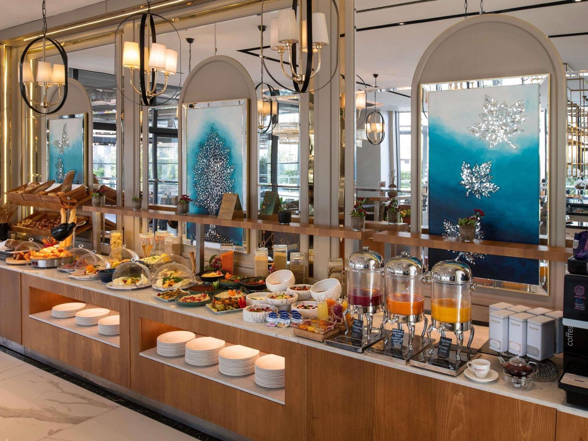 Movenpick Living Istanbul Hotell Exteriör bild