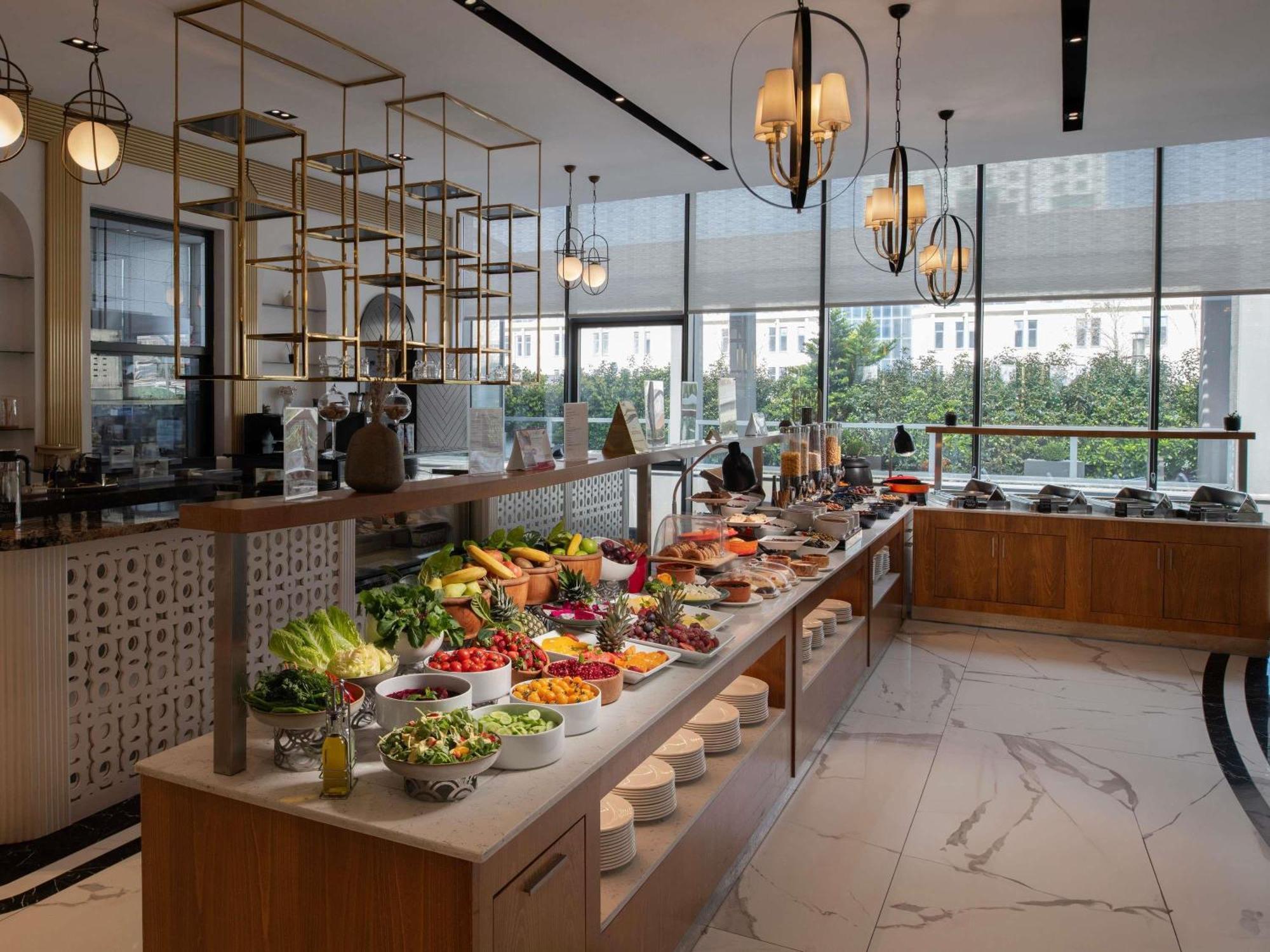 Movenpick Living Istanbul Hotell Exteriör bild