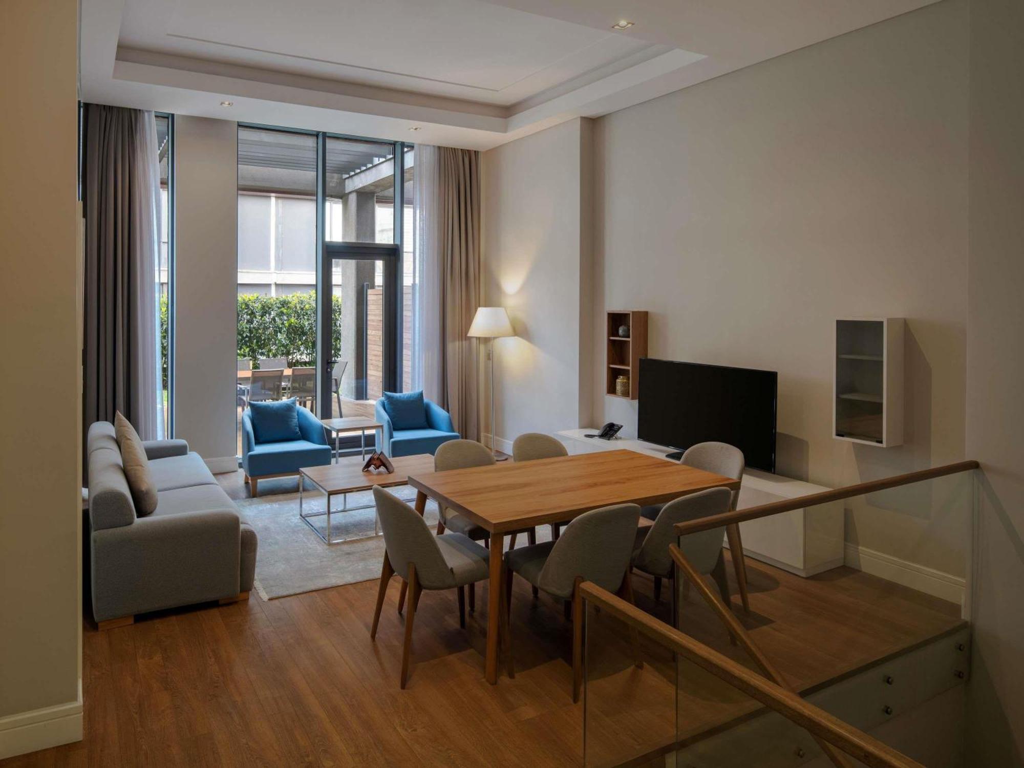 Movenpick Living Istanbul Hotell Exteriör bild