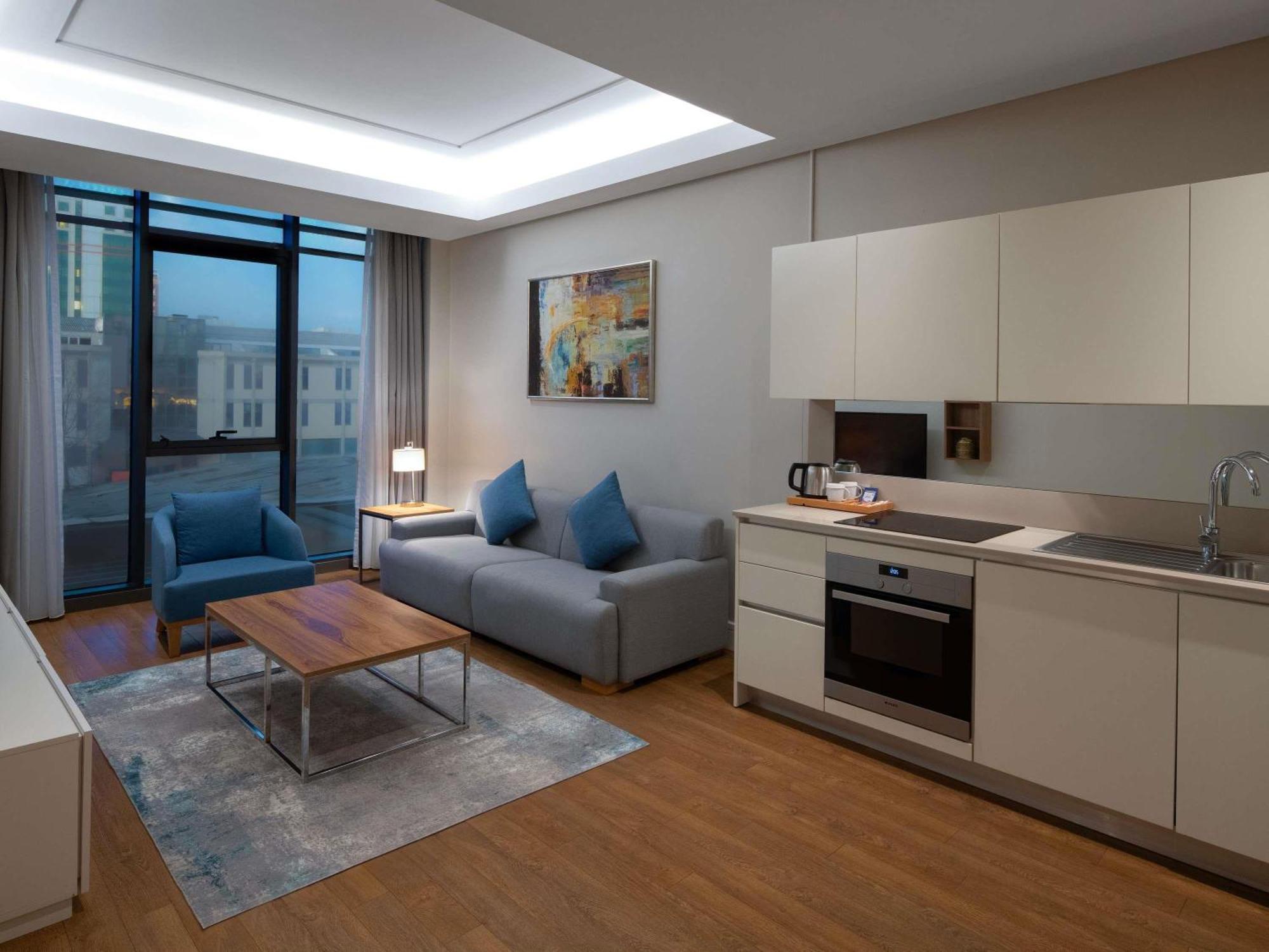 Movenpick Living Istanbul Hotell Exteriör bild