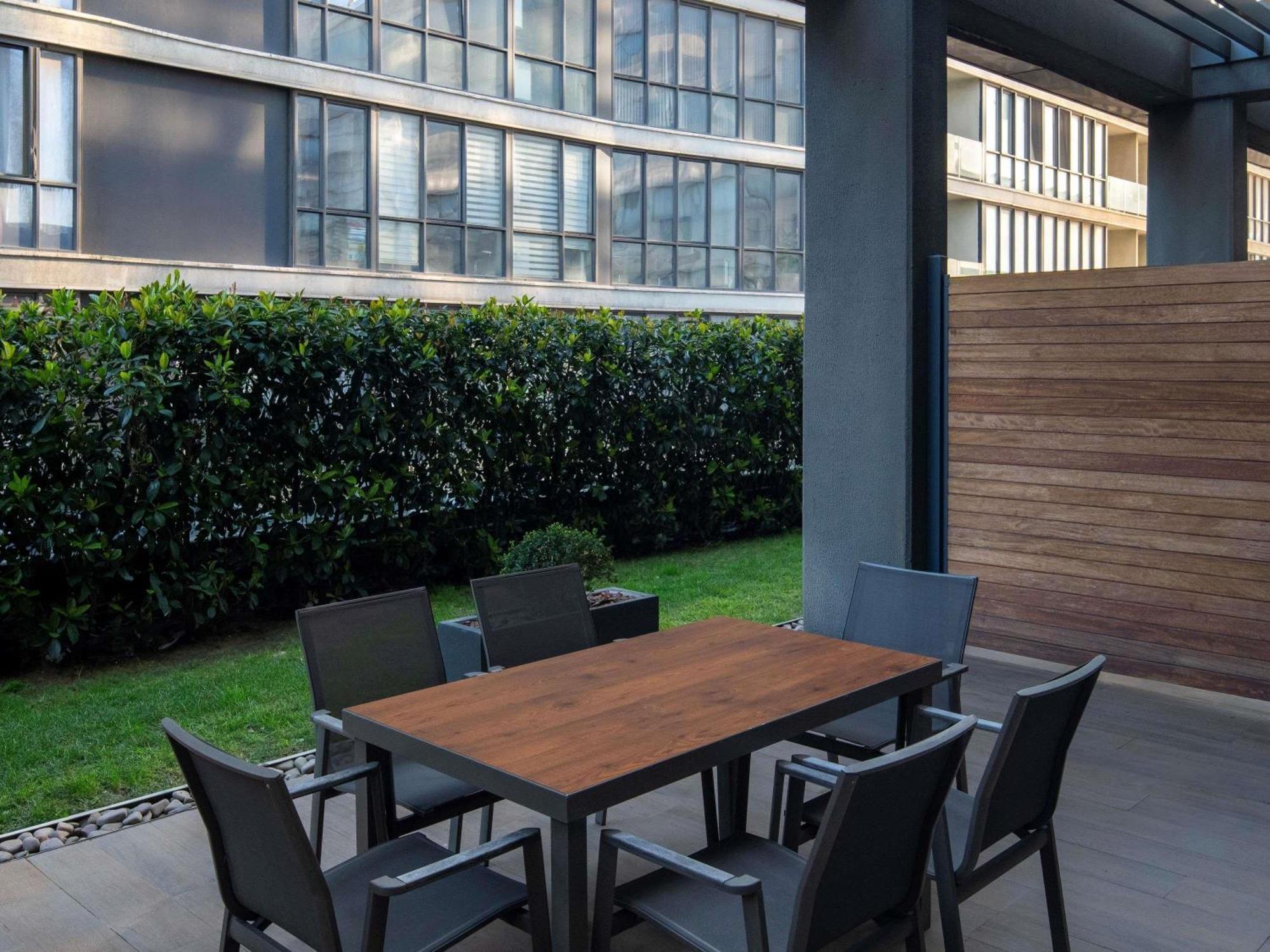 Movenpick Living Istanbul Hotell Exteriör bild