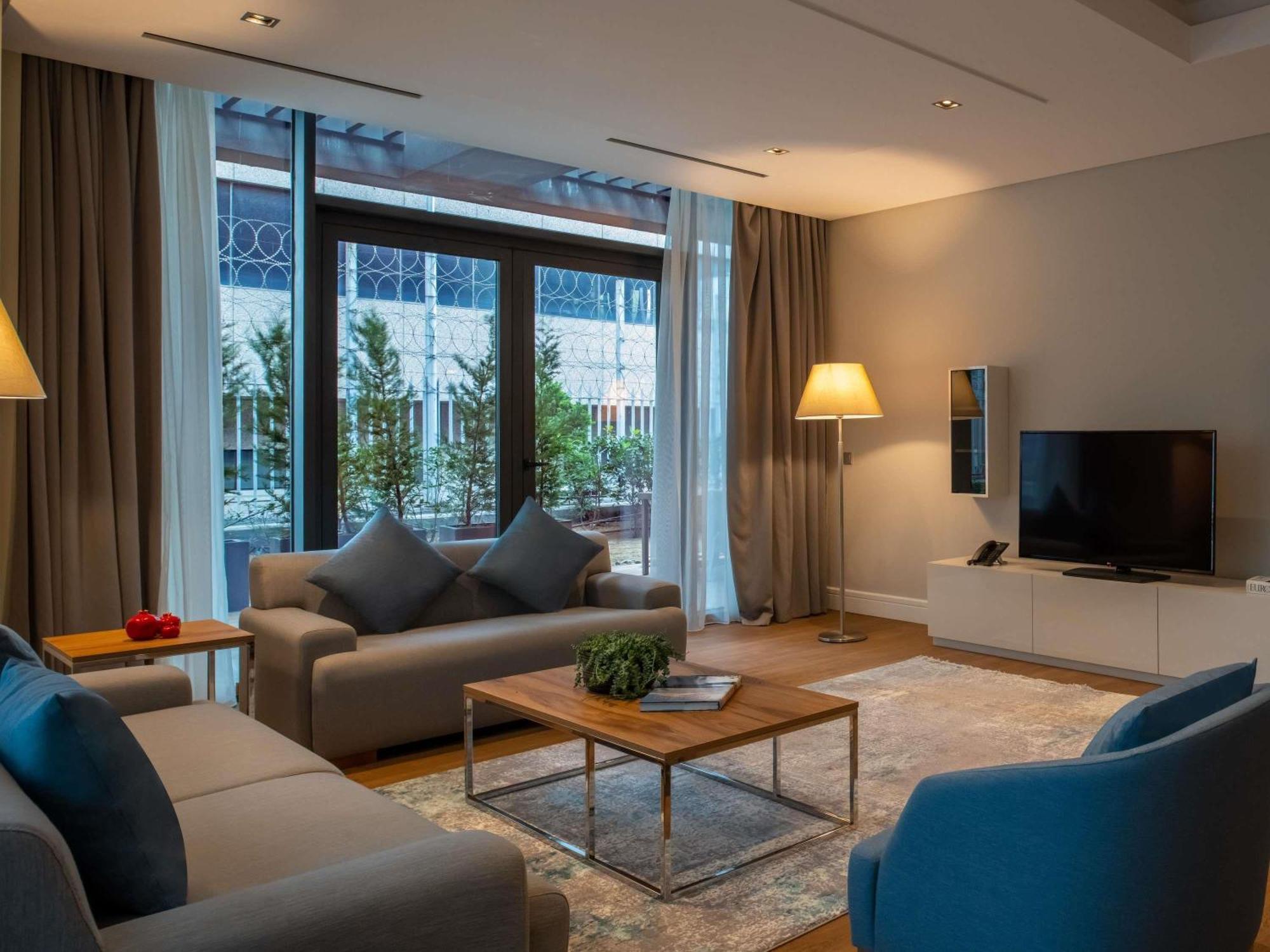 Movenpick Living Istanbul Hotell Exteriör bild