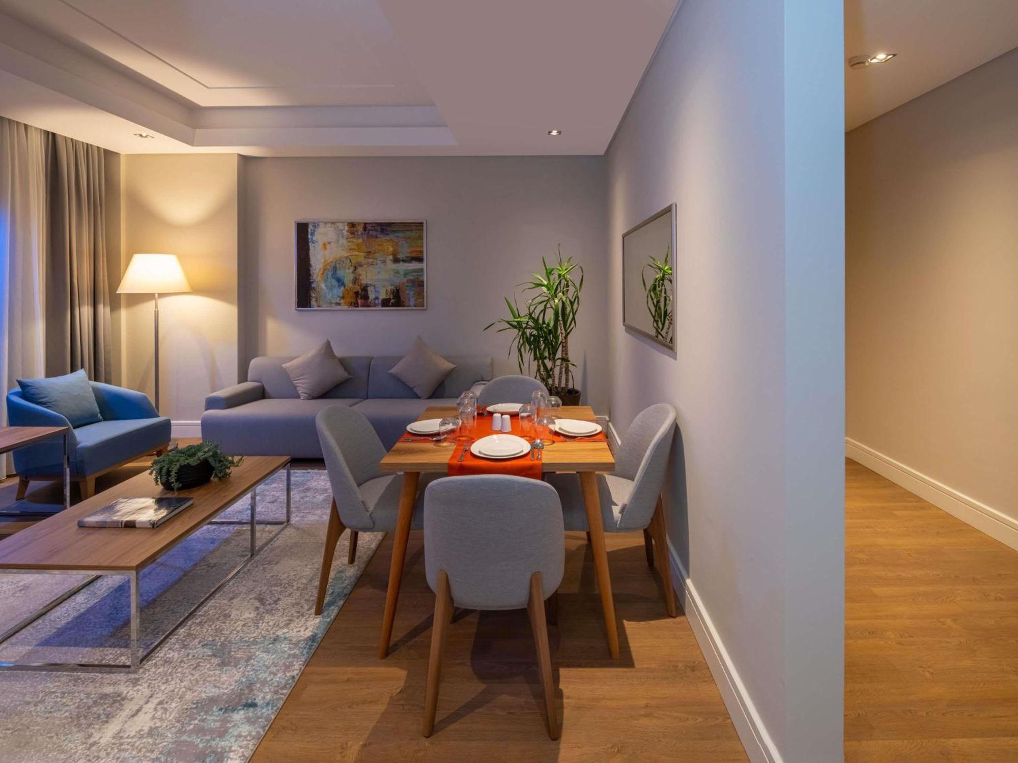 Movenpick Living Istanbul Hotell Exteriör bild