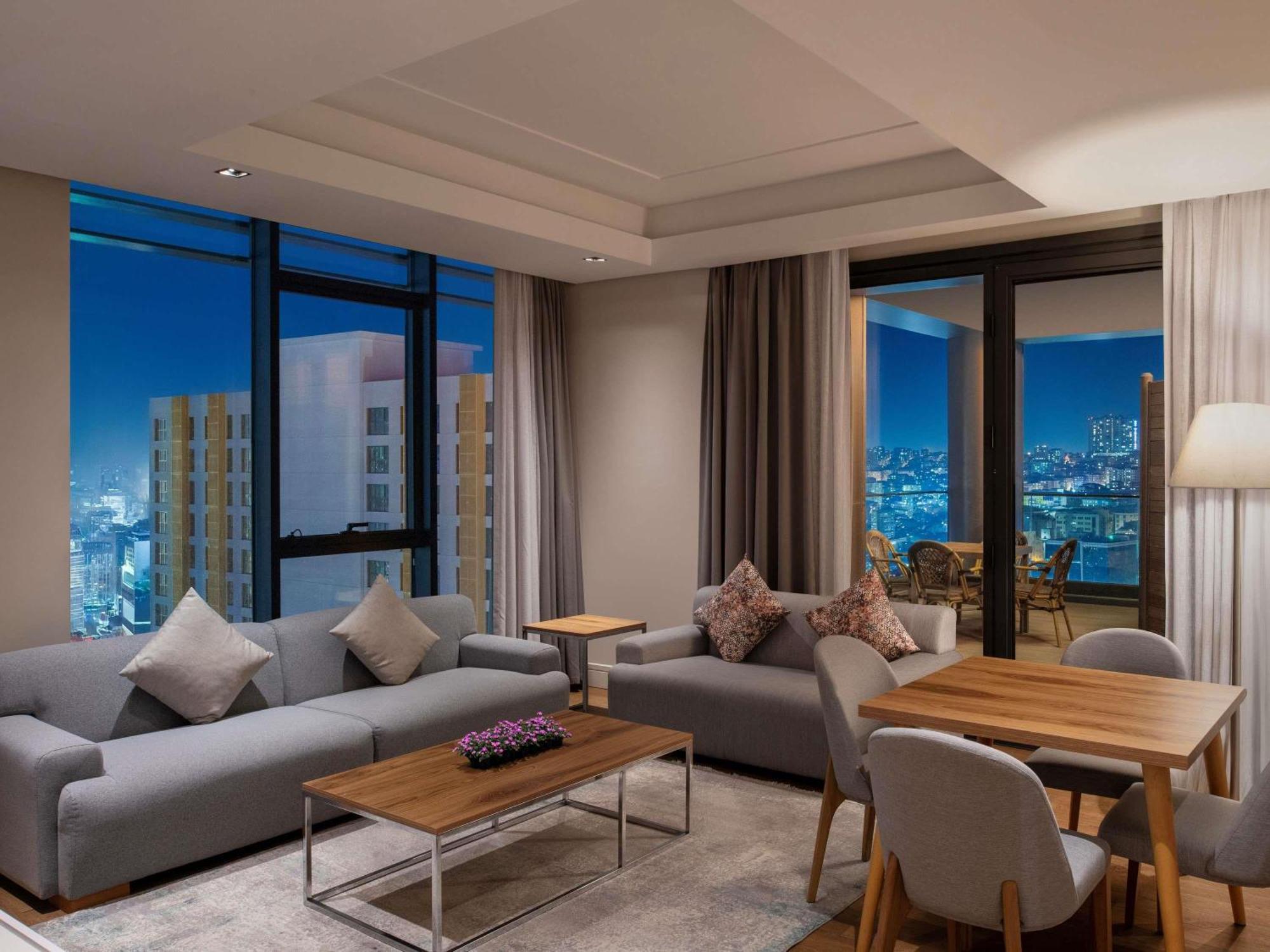 Movenpick Living Istanbul Hotell Exteriör bild